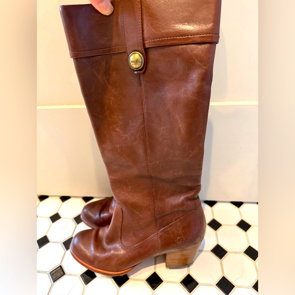 Coach Fayth Sft Tmbld Calf in Whiskey color. Size 7